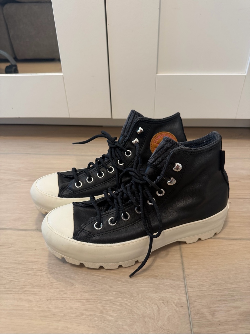 CONVERSE Chuck Taylor Lugged Winter Gore-Tex Hi-Sneakers Women’s Size 8.5